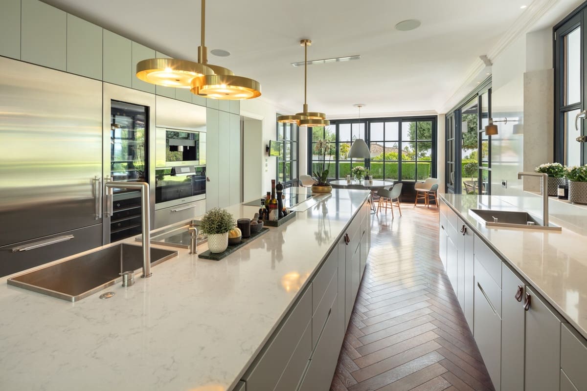 7 sypialnia Willa na sprzedaż w Marbella z basenem garażem - 13 950 000 € (Ref: 8442143)