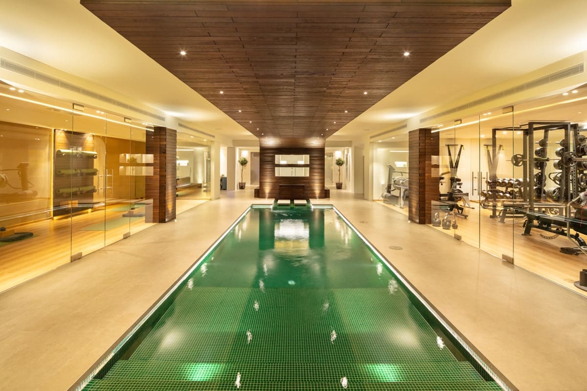 7 sypialnia Willa na sprzedaż w Marbella z basenem garażem - 13 950 000 € (Ref: 8442143)