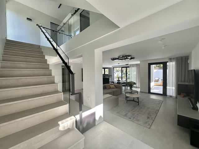 4 quarto Moradia para venda em Puerto Banus, Marbella com piscina - 4 750 000 € (Ref: 8442151)