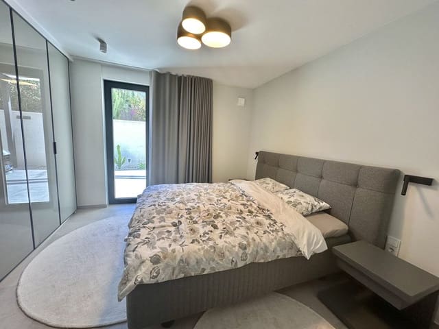 4 quarto Moradia para venda em Puerto Banus, Marbella com piscina - 4 750 000 € (Ref: 8442151)