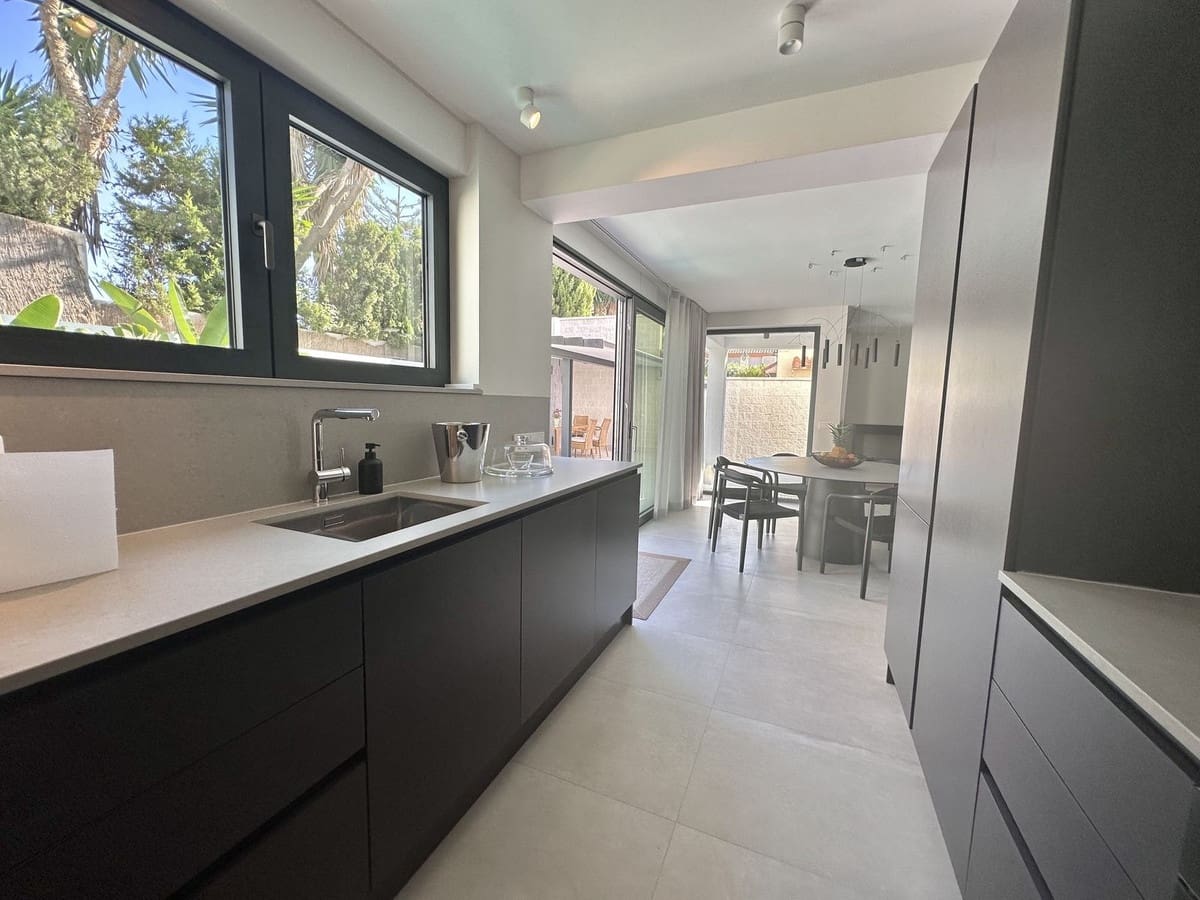 4 quarto Moradia para venda em Puerto Banus com piscina - 4 750 000 € (Ref: 8442151)