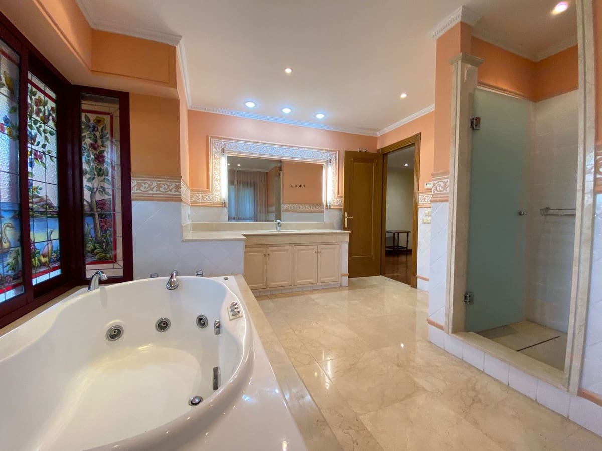 6 soveværelse Villa til salg i Golden Mile med swimmingpool garage - € 4.500.000 (Ref: 8442153)