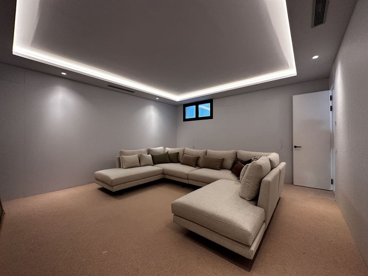 5 sypialnia Willa na sprzedaż w Golden Mile z basenem garażem - 4 750 000 € (Ref: 8442171)