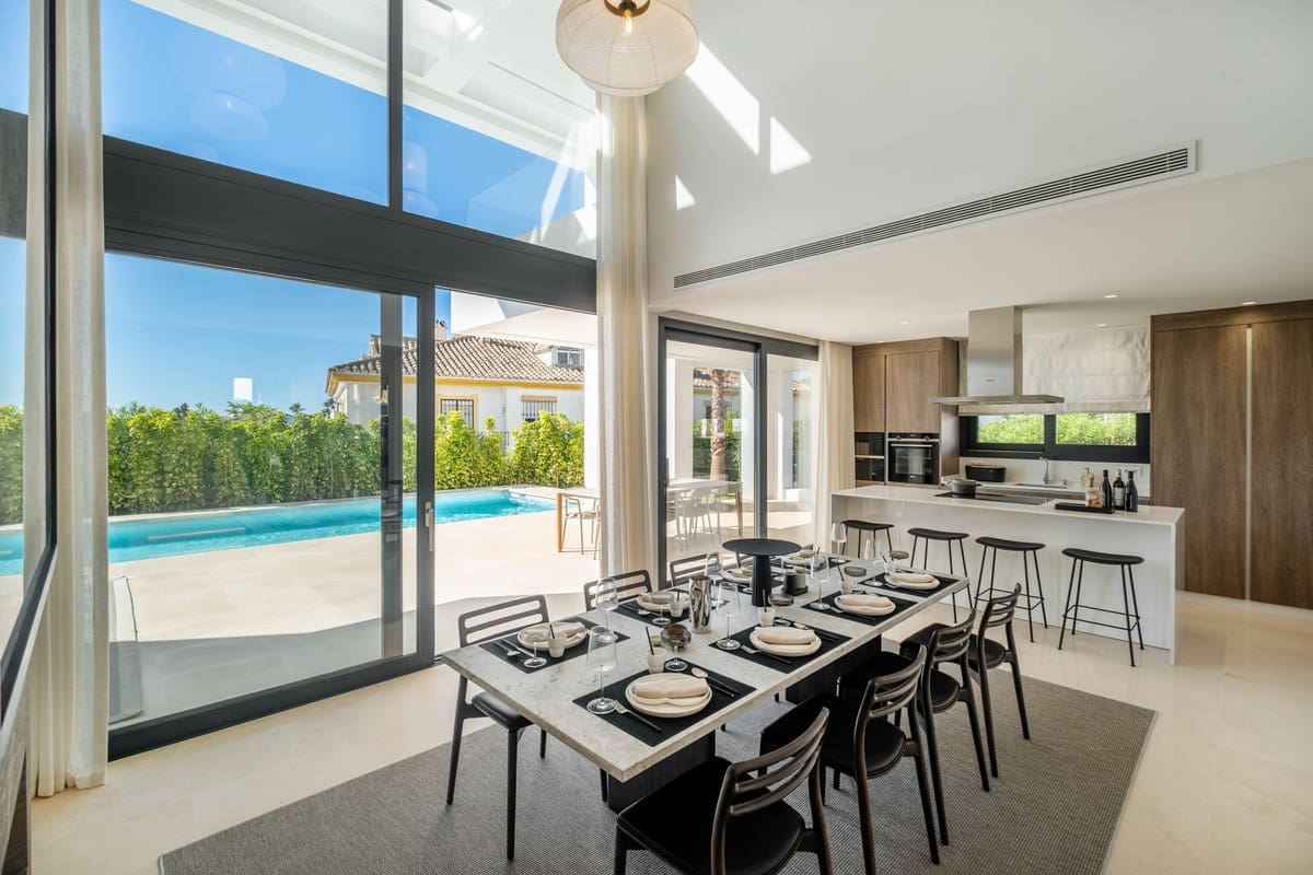 6 soveværelse Villa til salg i Estepona med swimmingpool - € 2.950.000 (Ref: 8442222)