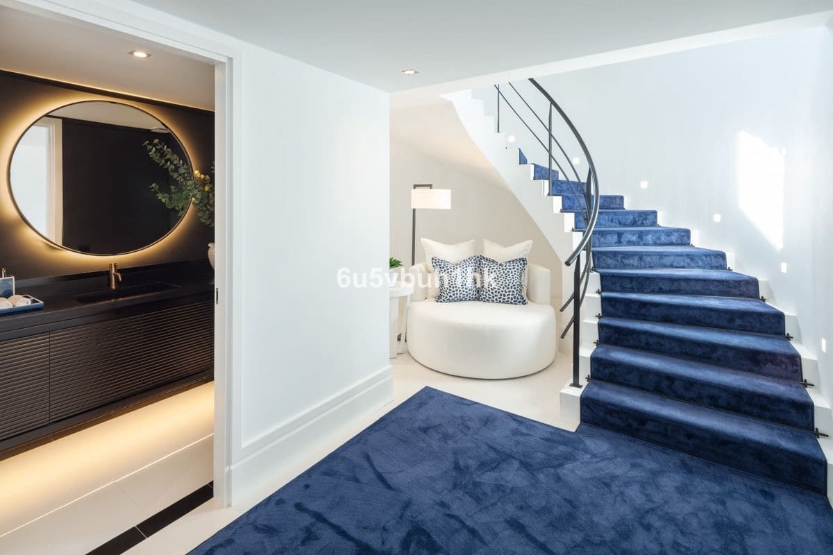 5 soverom Villa til salgs i Nueva Andalucia - € 10 500 000 (Ref: 8442258)