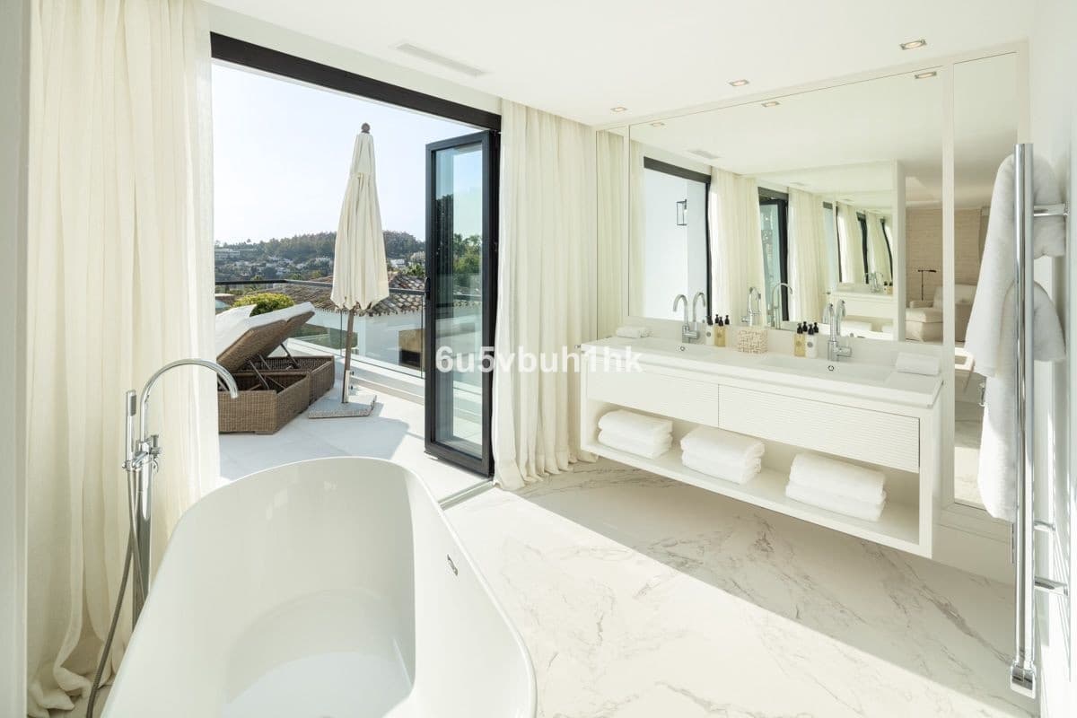 5 soverom Villa til salgs i Nueva Andalucia - € 10 500 000 (Ref: 8442258)