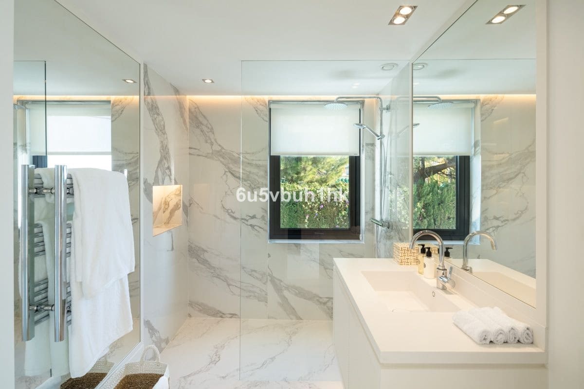 5 soverom Villa til salgs i Nueva Andalucia - € 10 500 000 (Ref: 8442258)