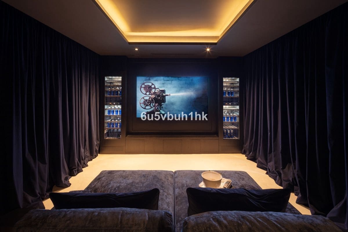 5 soverom Villa til salgs i Nueva Andalucia - € 10 500 000 (Ref: 8442258)