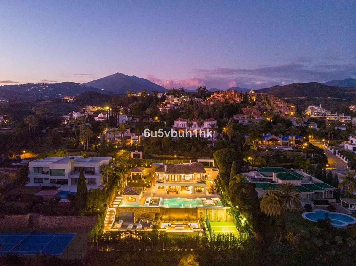 5 soverom Villa til salgs i Nueva Andalucia - € 10 500 000 (Ref: 8442258)