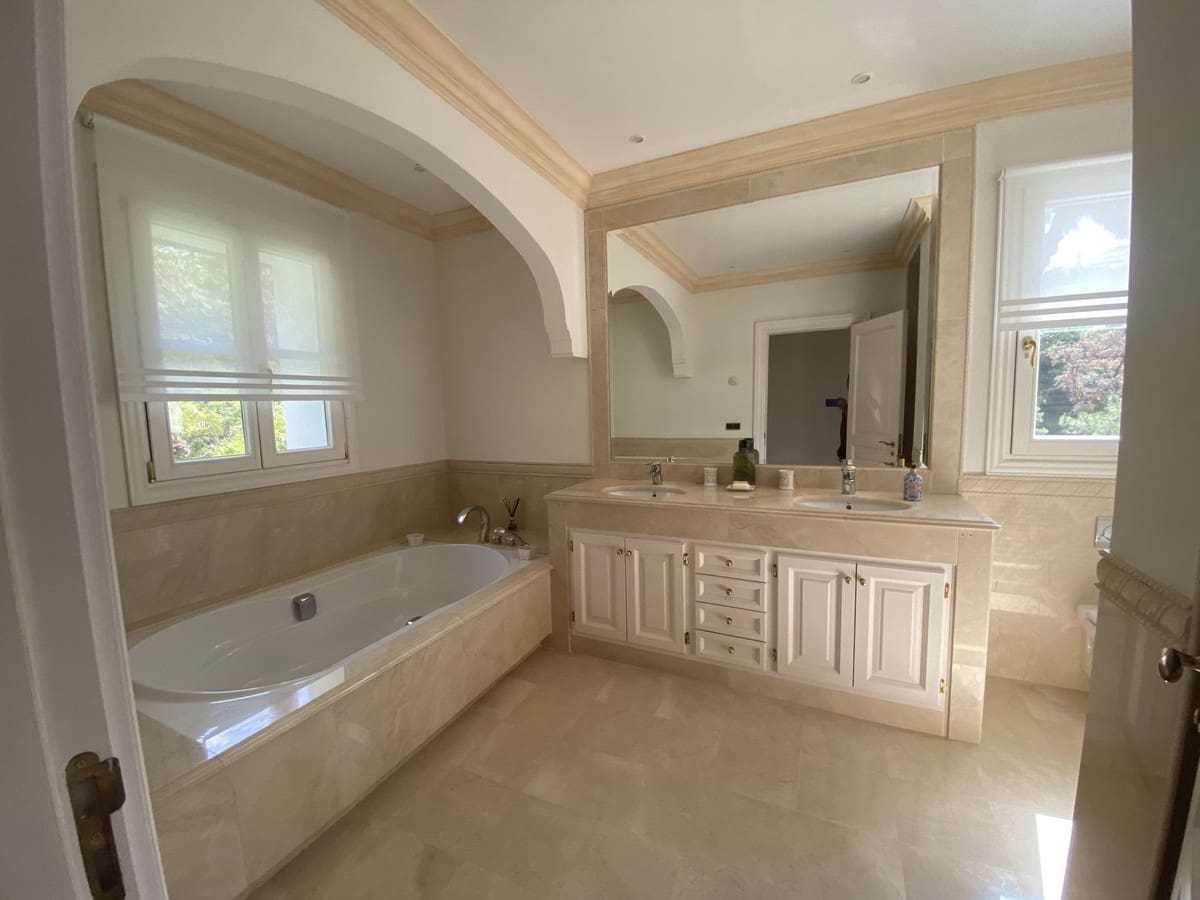 8 soverom Villa til salgs i La Zagaleta med svømmebasseng garasje - € 12 900 000 (Ref: 8442268)