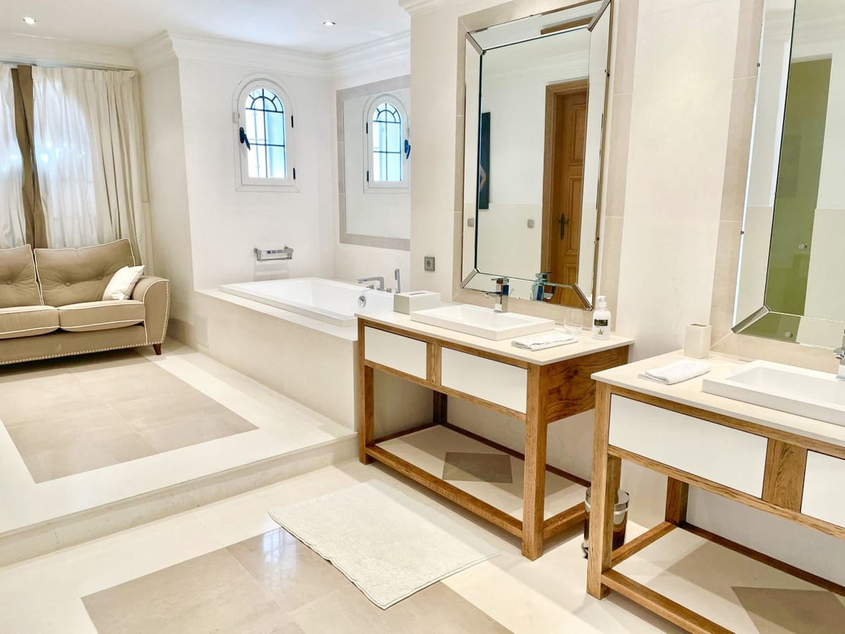 9 soveværelse Villa til salg i Marbella med swimmingpool garage - € 11.900.000 (Ref: 8442272)