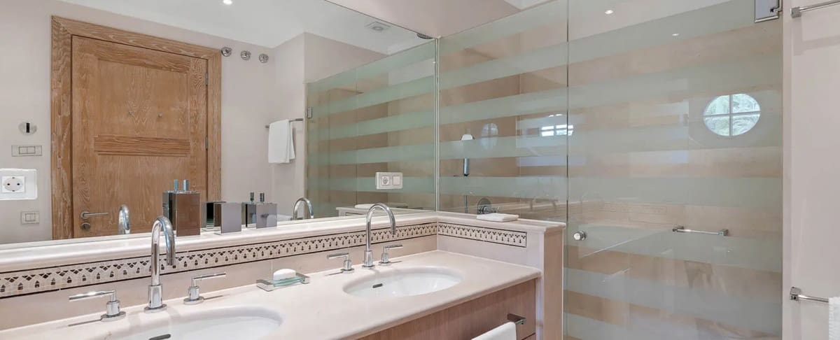 5 quarto Moradia para venda em Golden Mile com piscina - 17 900 000 € (Ref: 8442305)