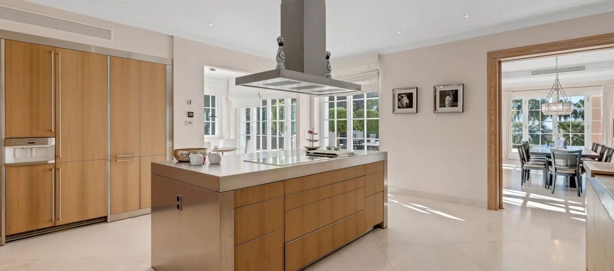 5 quarto Moradia para venda em Golden Mile com piscina - 17 900 000 € (Ref: 8442305)