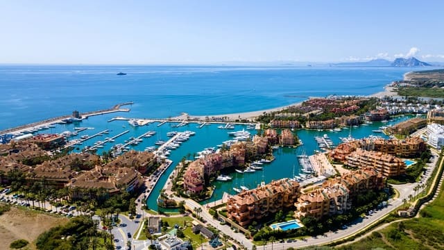 Grunde uden byggetilladelser til salg i Manilva Pueblo, Manilva - € 4.332.000 (Ref: 8445440)