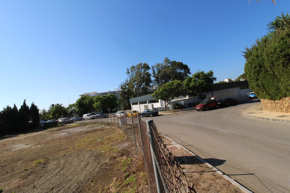 Grunde uden byggetilladelser til salg i Golden Mile - € 3.990.000 (Ref: 8445476)