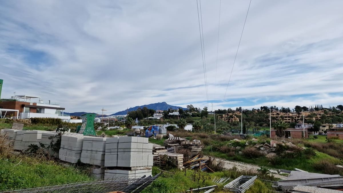 Ubebygd land til salgs i Estepona - € 6 970 000 (Ref: 8445490)