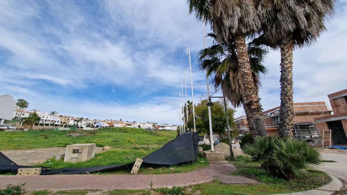 Ubebygd land til salgs i Estepona - € 6 970 000 (Ref: 8445490)