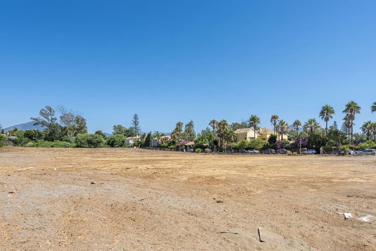 Grunde uden byggetilladelser til salg i Guadalmina - € 17.000.000 (Ref: 8445578)