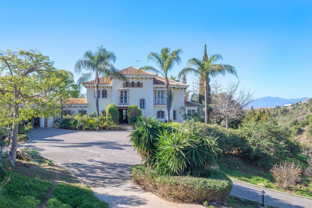 8 soveværelse Villa til salg i Los Monteros med swimmingpool garage - € 12.000.000 (Ref: 8450000)