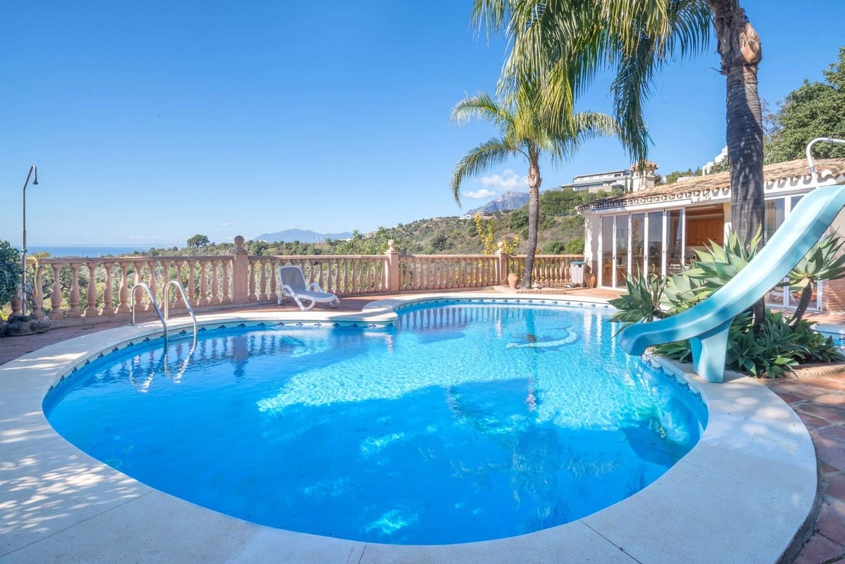 8 soveværelse Villa til salg i Los Monteros med swimmingpool garage - € 12.000.000 (Ref: 8450000)