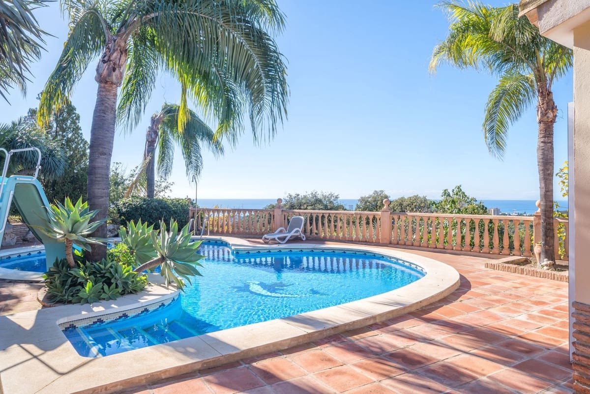 8 soveværelse Villa til salg i Los Monteros med swimmingpool garage - € 12.000.000 (Ref: 8450000)
