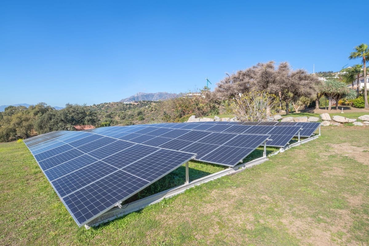 8 soveværelse Villa til salg i Los Monteros med swimmingpool garage - € 12.000.000 (Ref: 8450000)