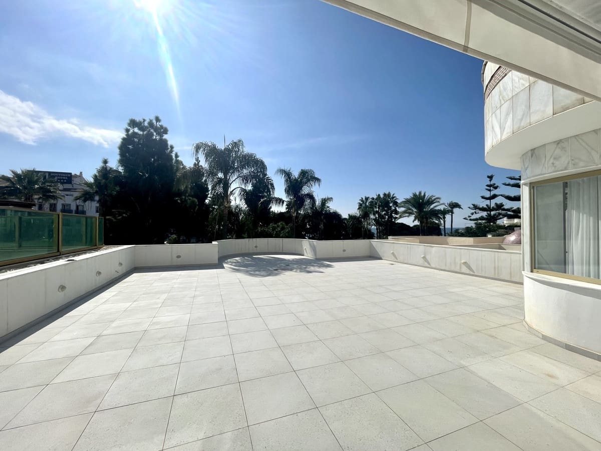3 bedroom Apartment for sale in Puerto Banus with pool - € 3,140,000 (Ref: 8457712)