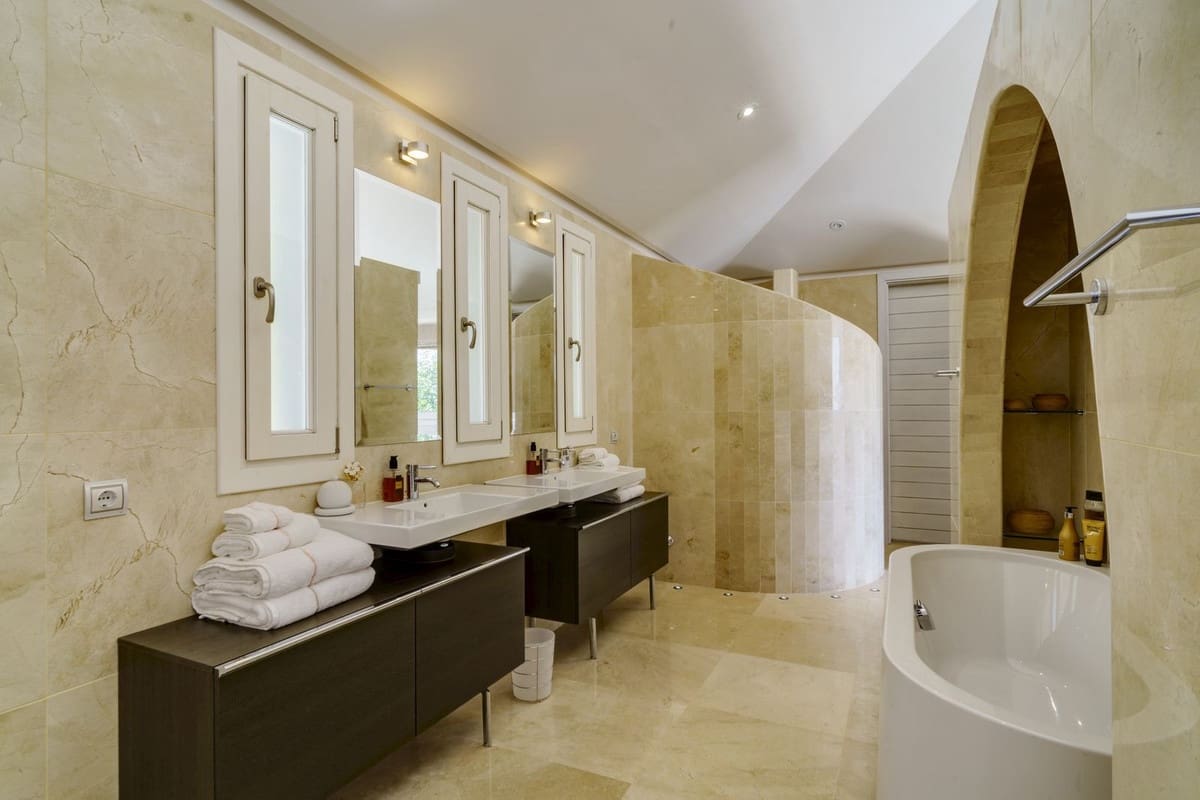 5 soveværelse Villa til salg i El Madronal med swimmingpool garage - € 4.600.000 (Ref: 8457756)