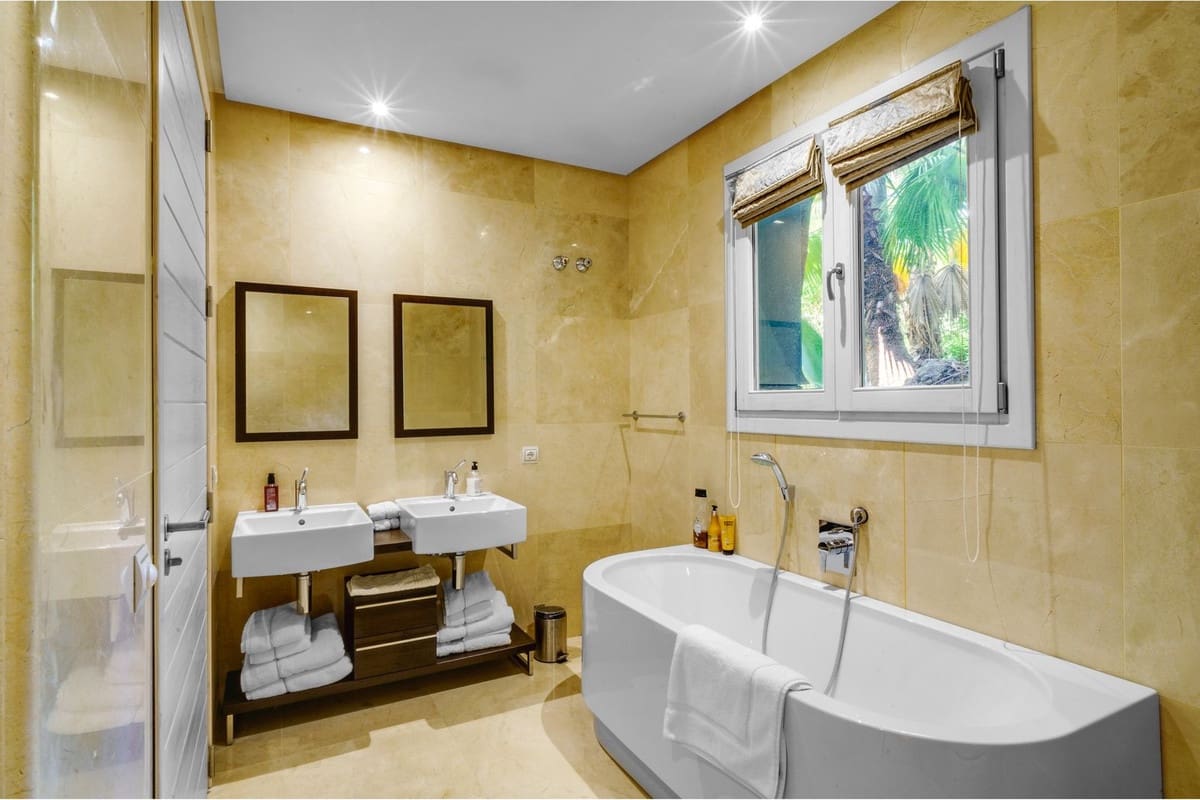 5 soveværelse Villa til salg i El Madronal med swimmingpool garage - € 4.600.000 (Ref: 8457756)