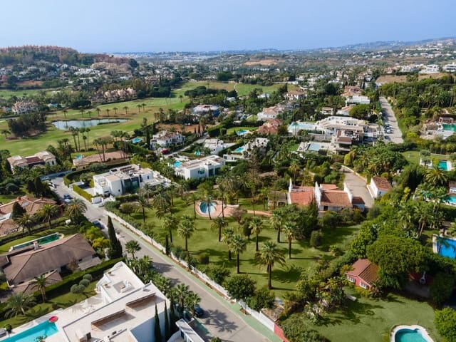 Undeveloped Land for sale in Centro, Estepona - € 10,900,000 (Ref: 8457916)