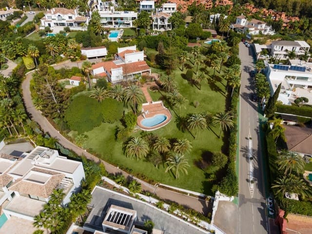 Undeveloped Land for sale in Centro, Estepona - € 10,900,000 (Ref: 8457916)