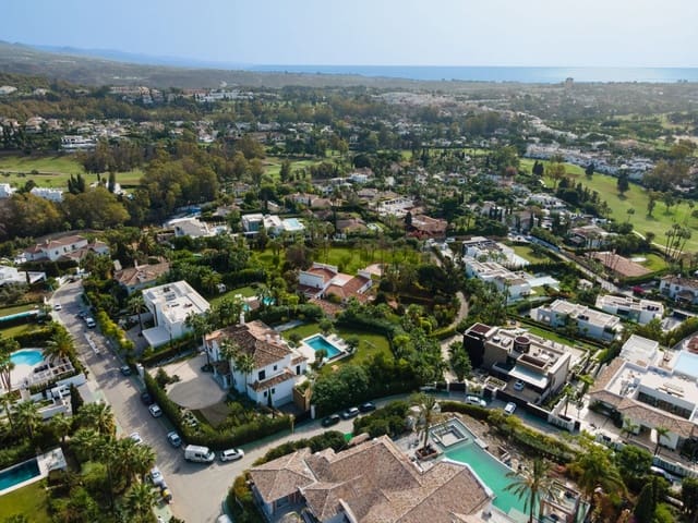 Undeveloped Land for sale in Centro, Estepona - € 10,900,000 (Ref: 8457916)