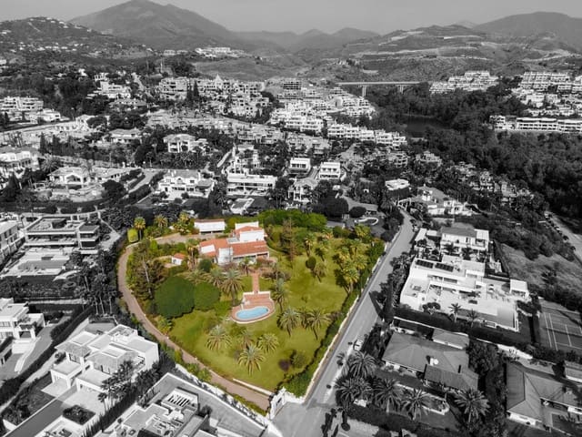 Undeveloped Land for sale in Centro, Estepona - € 10,900,000 (Ref: 8457916)