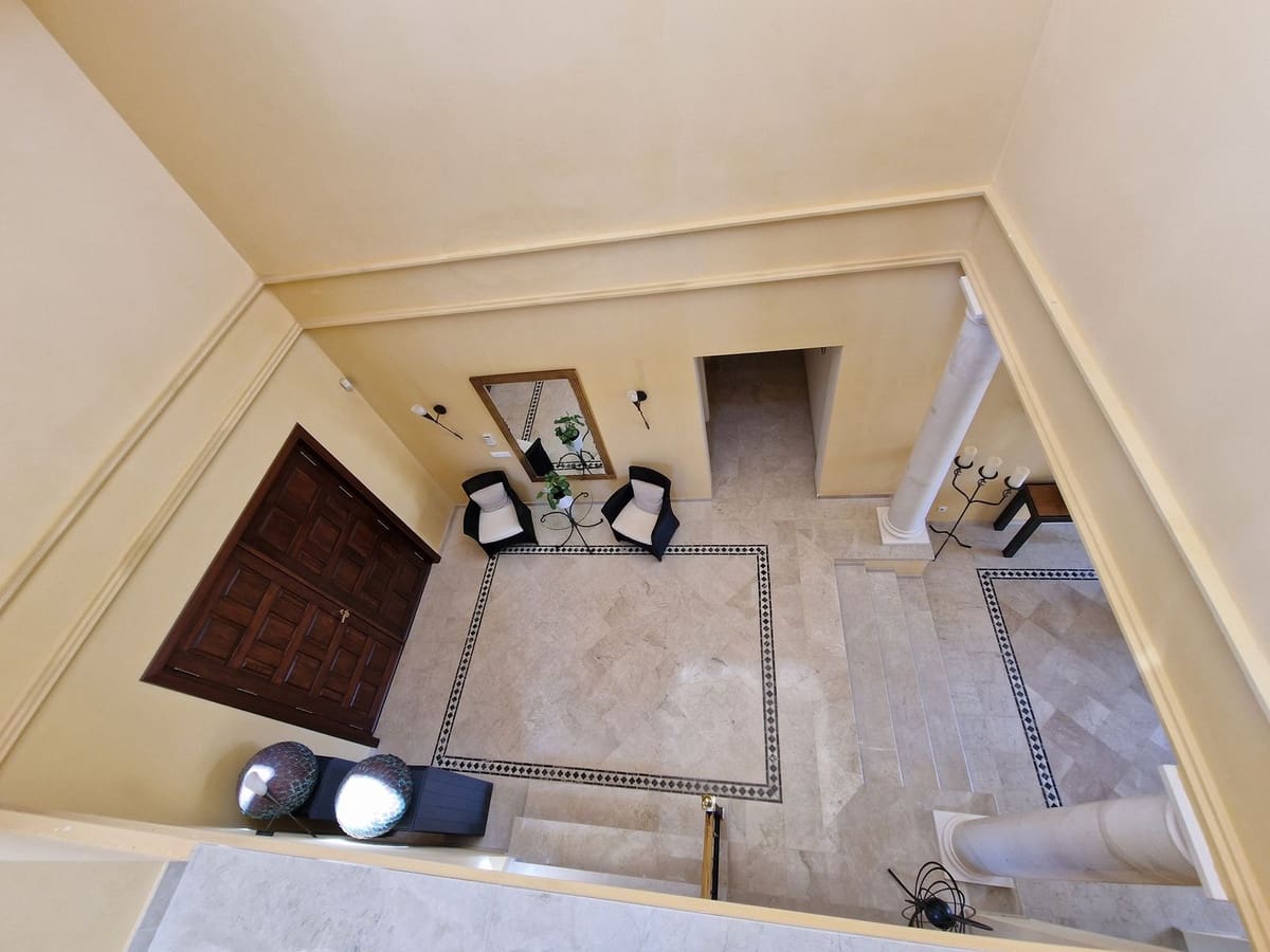 3 makuuhuone Huvila myytävänä paikassa Calahonda mukana uima-altaan 
autotalli - 3 200 000 € (Ref: 8459859)