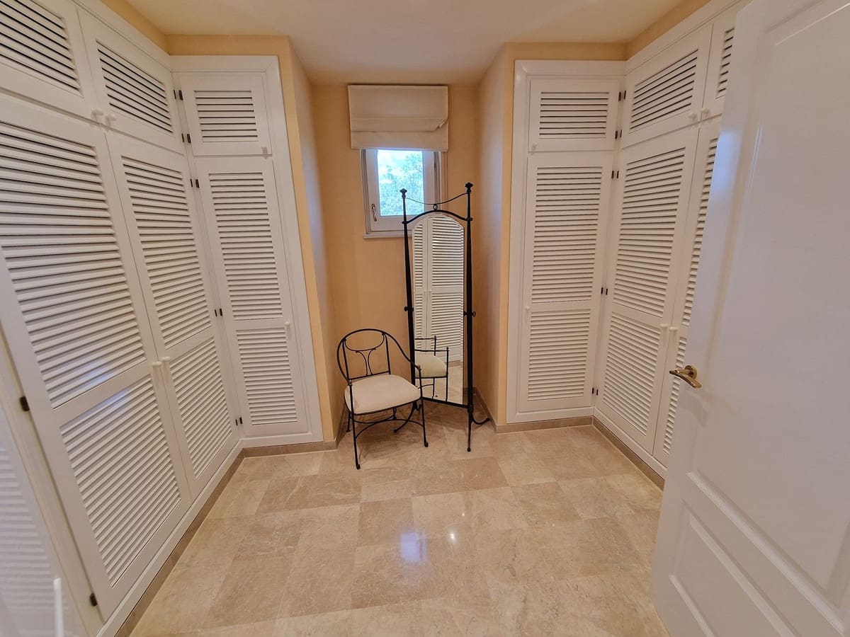 3 makuuhuone Huvila myytävänä paikassa Calahonda mukana uima-altaan 
autotalli - 3 200 000 € (Ref: 8459859)