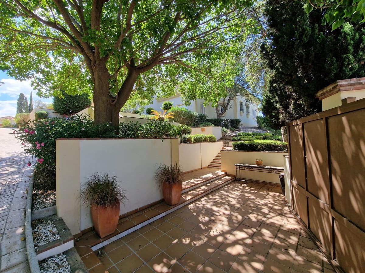 3 makuuhuone Huvila myytävänä paikassa Calahonda mukana uima-altaan 
autotalli - 3 200 000 € (Ref: 8459859)