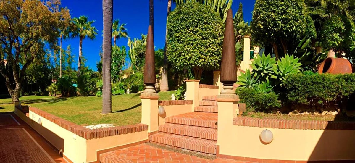 6 sypialnia Willa na sprzedaż w Elviria z basenem garażem - 3 000 000 € (Ref: 8459951)