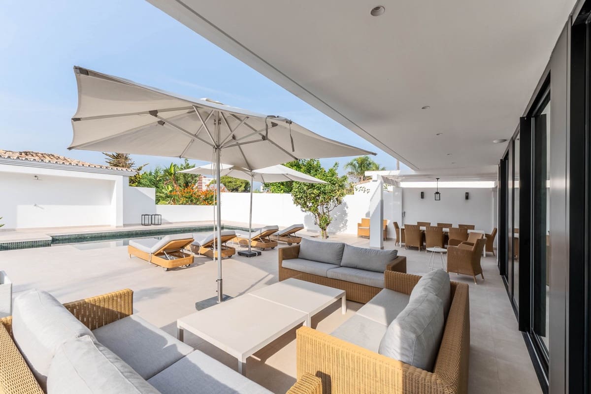 5 bedroom Villa for sale in El Rosario with pool - € 3,295,000 (Ref: 8460058)