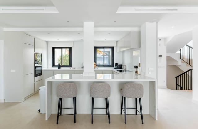 5 sypialnia Willa na sprzedaż w El Rosario, Marbella z basenem - 3 295 000 € (Ref: 8460058)