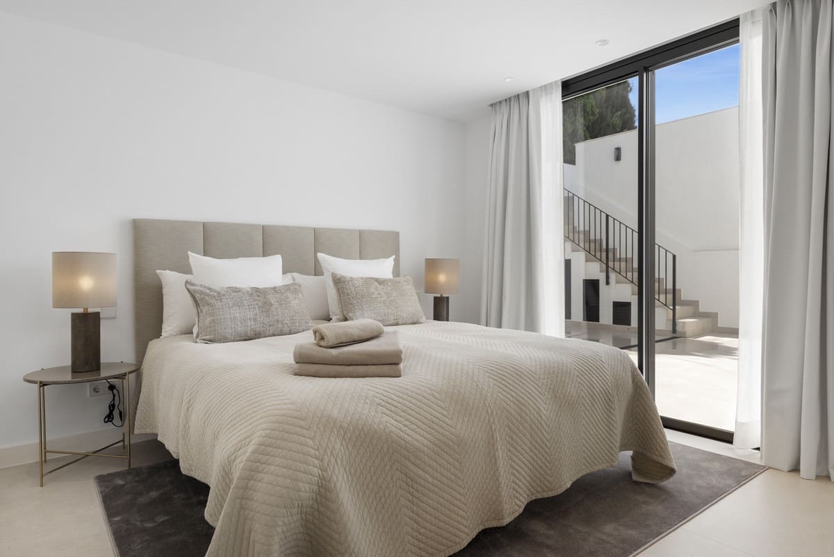 5 bedroom Villa for sale in El Rosario with pool - € 3,295,000 (Ref: 8460058)