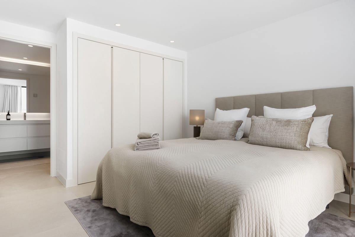 5 bedroom Villa for sale in El Rosario with pool - € 3,295,000 (Ref: 8460058)