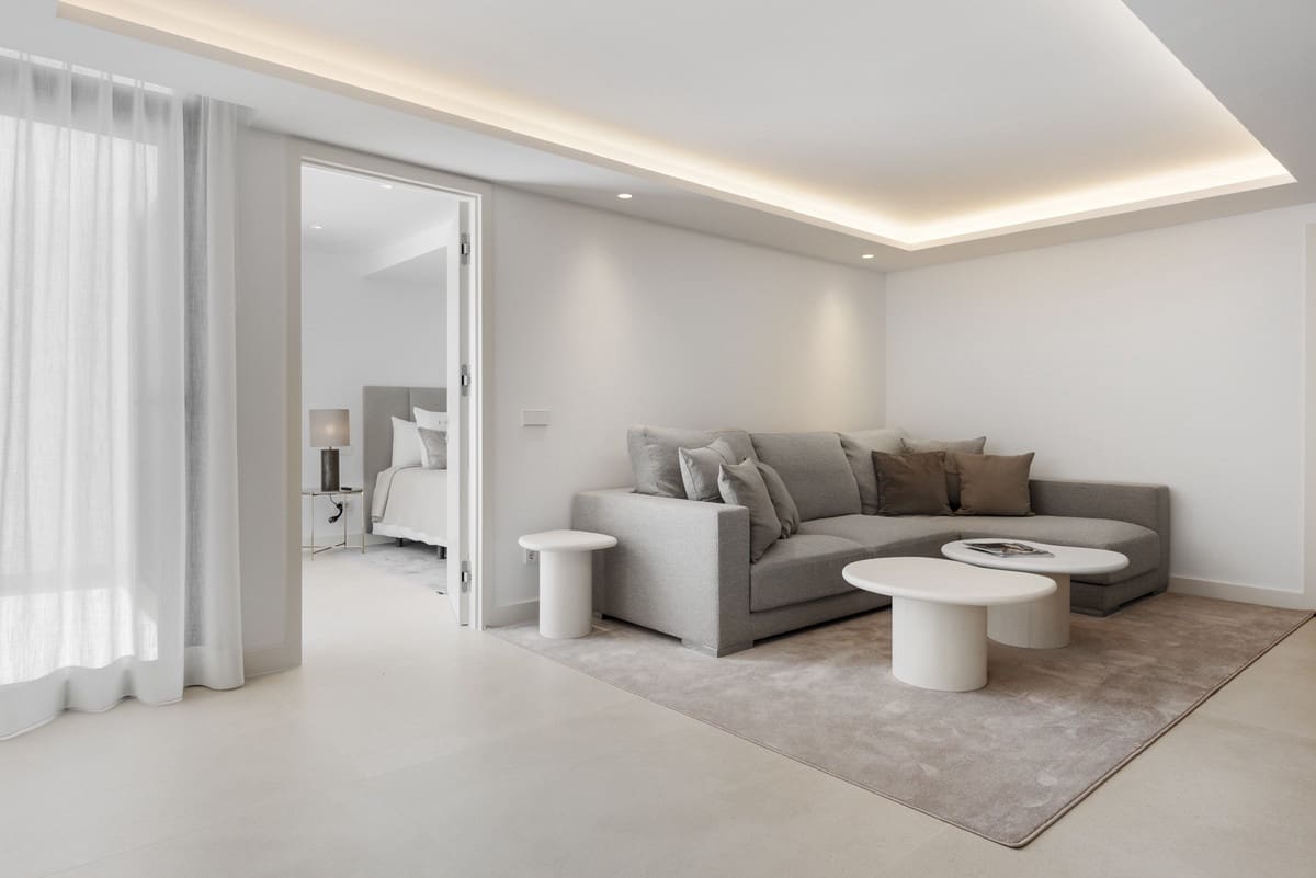 5 bedroom Villa for sale in El Rosario with pool - € 3,295,000 (Ref: 8460058)