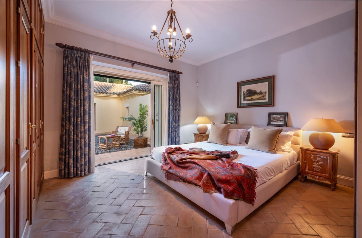 6 bedroom Villa for sale in Sotogrande with pool - € 4,100,000 (Ref: 8460081)