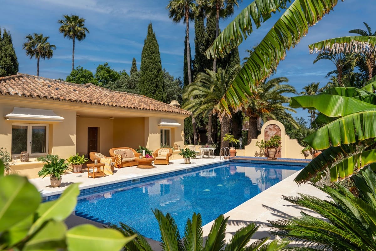 6 bedroom Villa for sale in Sotogrande with pool - € 4,100,000 (Ref: 8460081)
