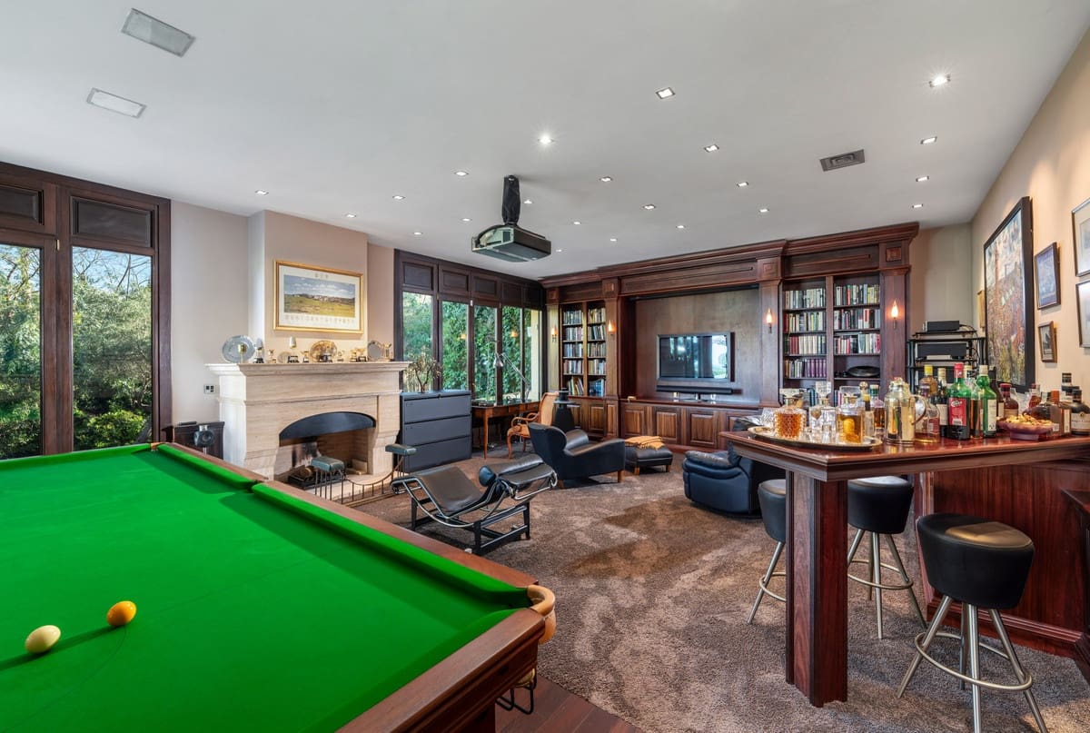 6 bedroom Villa for sale in Sotogrande with pool - € 4,100,000 (Ref: 8460081)