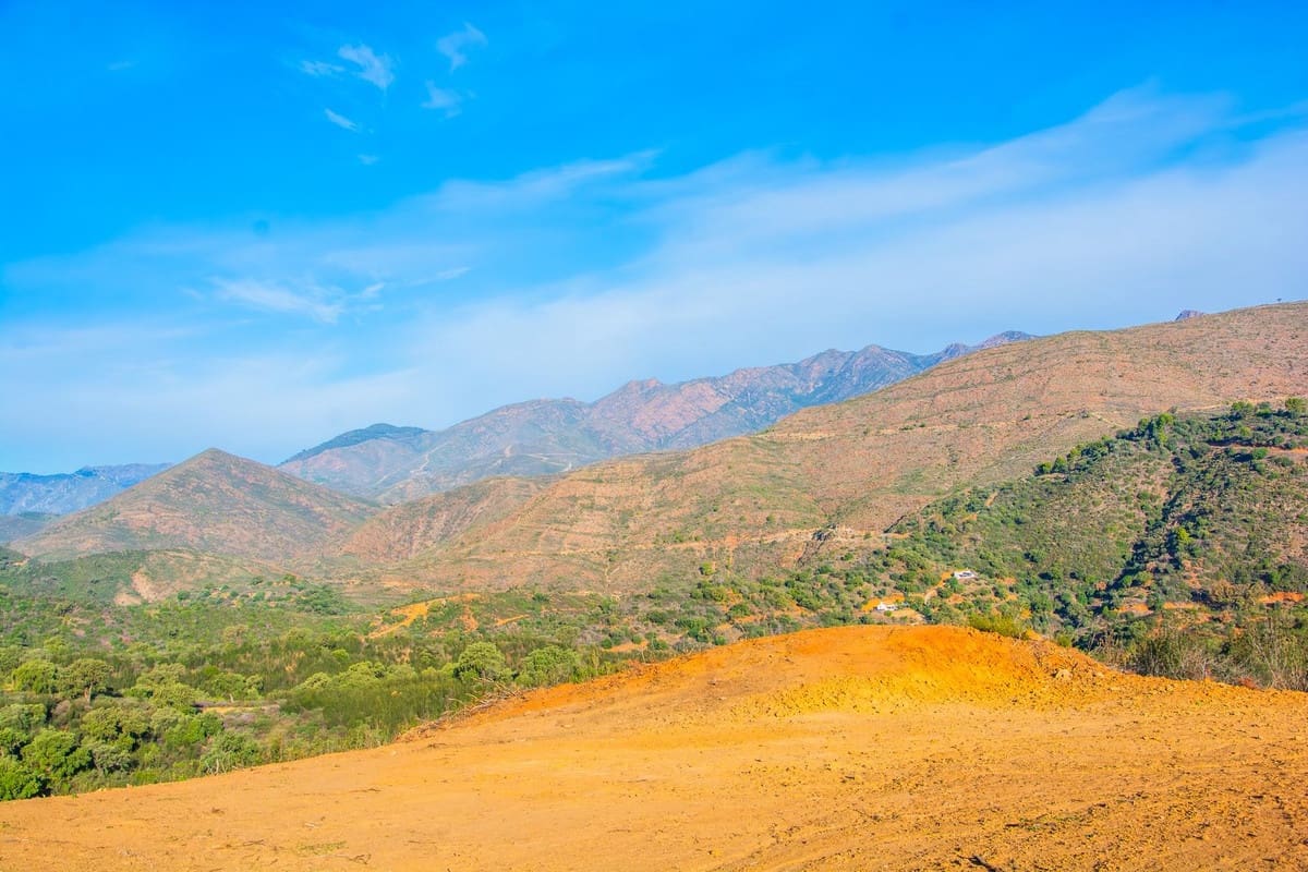 3 soveværelse Finca/Landehus til salg i La Mairena med swimmingpool garage - € 5.000.000 (Ref: 8460087)