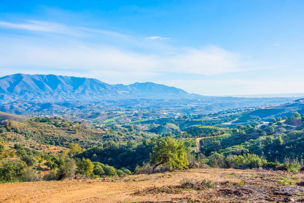 3 soveværelse Finca/Landehus til salg i La Mairena med swimmingpool garage - € 5.000.000 (Ref: 8460087)