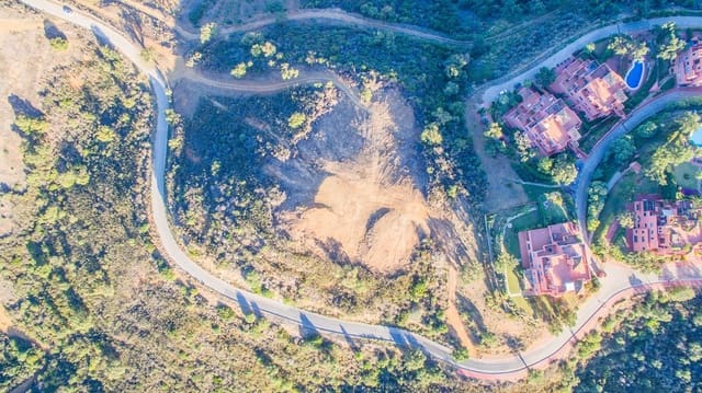 3 sypialnia Finka/Dom wiejski na sprzedaż w La Mairena, Ojen z basenem garażem - 5 000 000 € (Ref: 8460087)