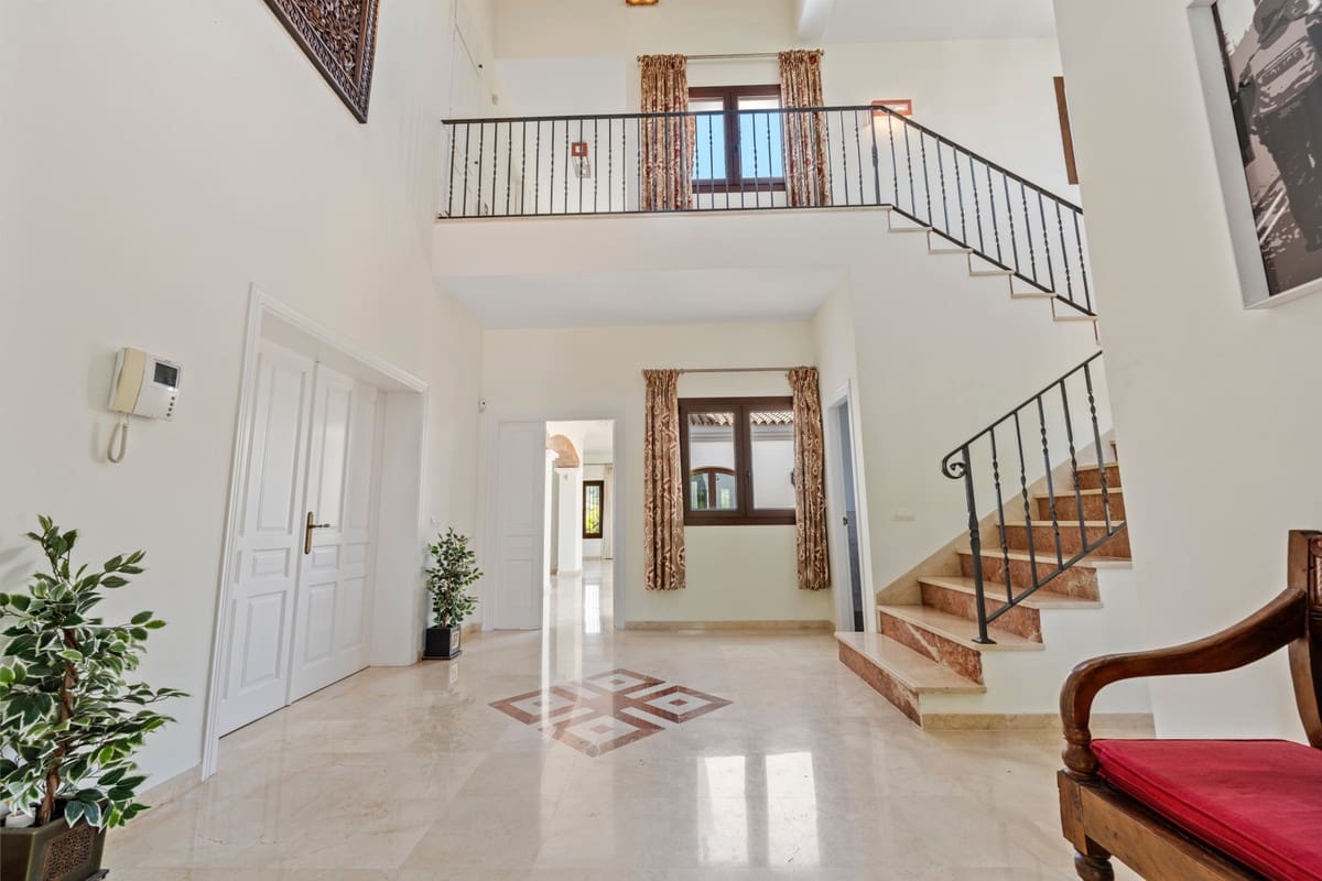 5 quarto Moradia para venda em Pueblo Nuevo de Guadiaro com piscina - 1 695 000 € (Ref: 8460094)