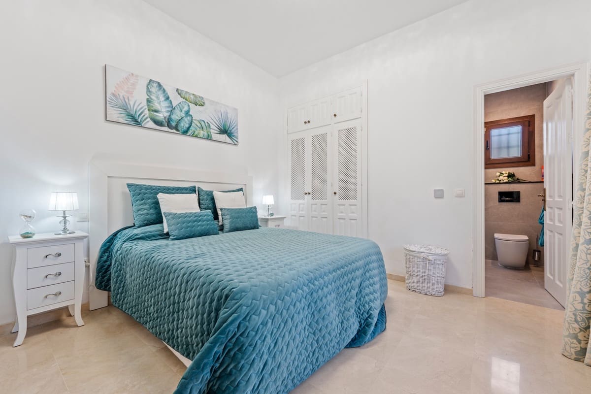 5 quarto Moradia para venda em Pueblo Nuevo de Guadiaro com piscina - 1 695 000 € (Ref: 8460094)